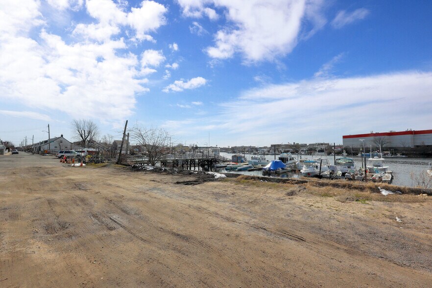 More Photos Of 82-84 Ebony Ct, Brooklyn Marina For Sale