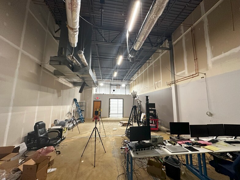 More Photos Of 6037 Schumacher Park Dr, West Chester Light Distribution For Lease