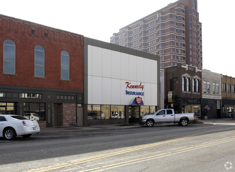 More Photos Of 111 SE Frank Phillips Blvd, Bartlesville Office For Sale