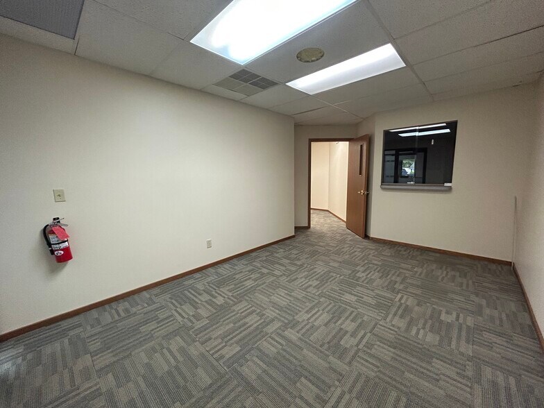 More Photos Of 1820 Post Rd, Plover Storefront Retail Office For Lease