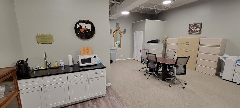 More Photos Of 202 Santa Fe Dr, Weatherford Storefront For Lease