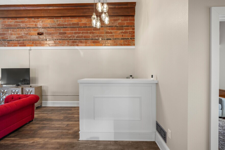 More Photos Of 101 E Jefferson St, Winterset Office For Sale