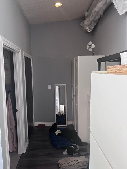 More Photos Of 5309 Comercio Way, Woodland Hills Loft Creative Space For Lease