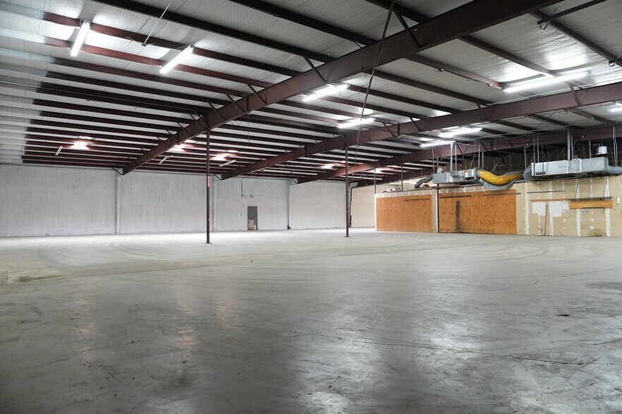 More Photos Of 501 Industrial Dr, Richardson Warehouse For Lease
