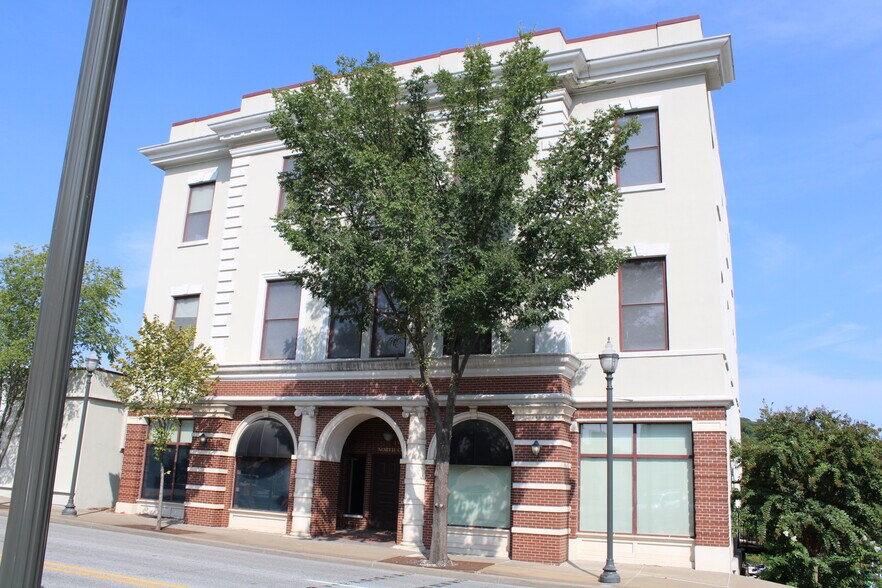 More Photos Of 2 N College Ave, Fayetteville Office For Lease