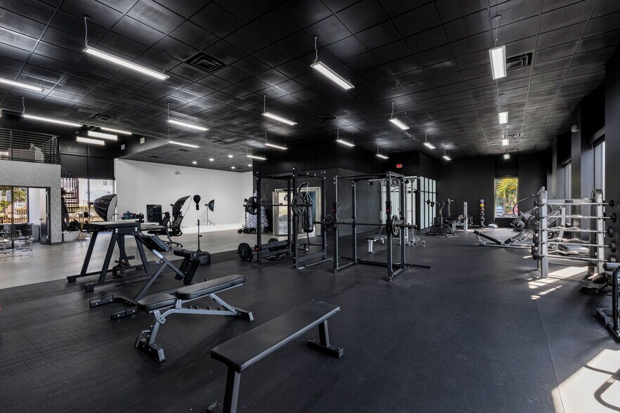 More Photos Of 18401 US Highway 19 N, Clearwater Office For Sale