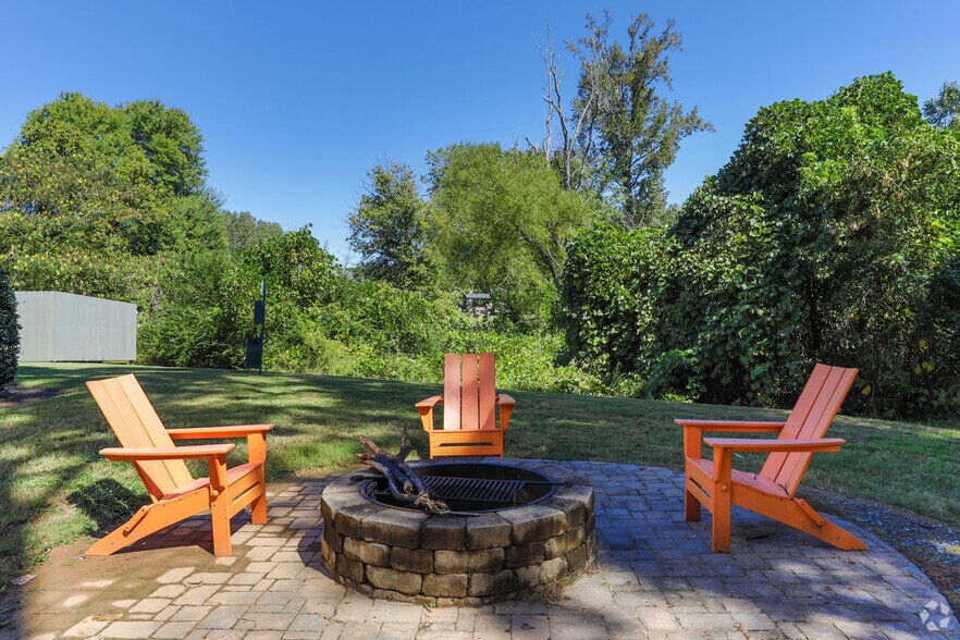 More Photos Of 102 University Dr, Carrollton Apartments For Sale