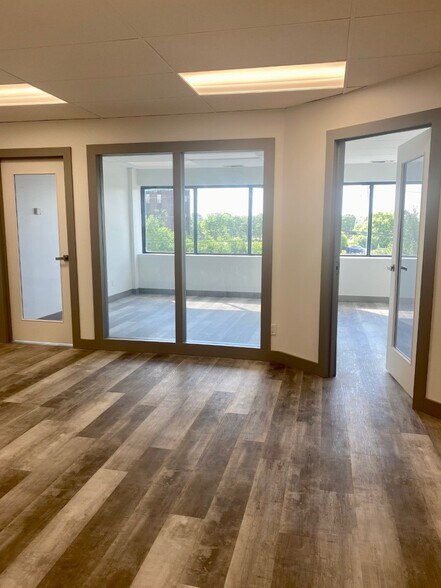 More Photos Of 1680-1690 Woodward Dr, Ottawa Office For Lease