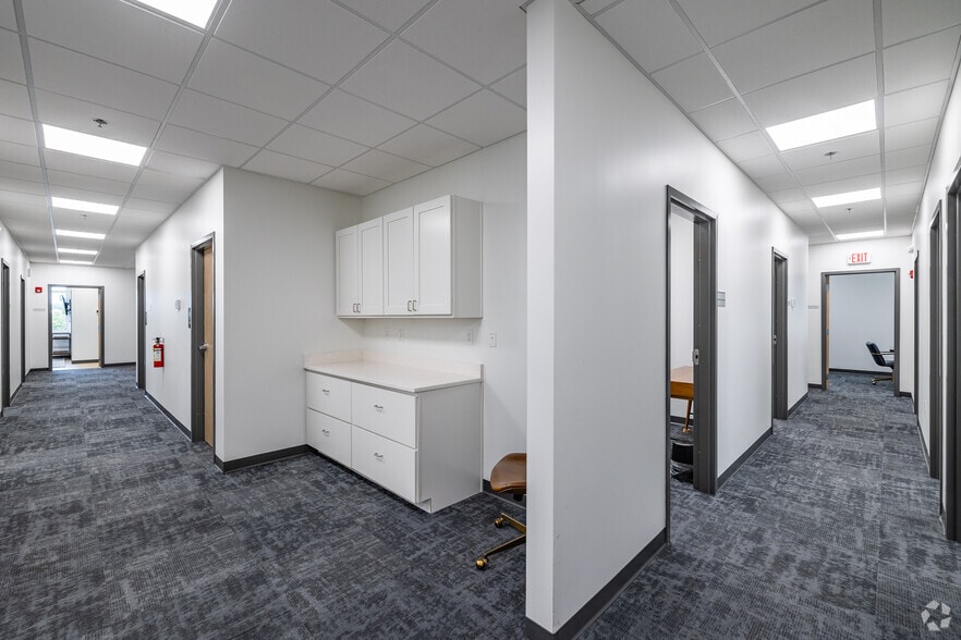 More Photos Of 4917 Centre Pointe Dr, North Charleston Office For Lease