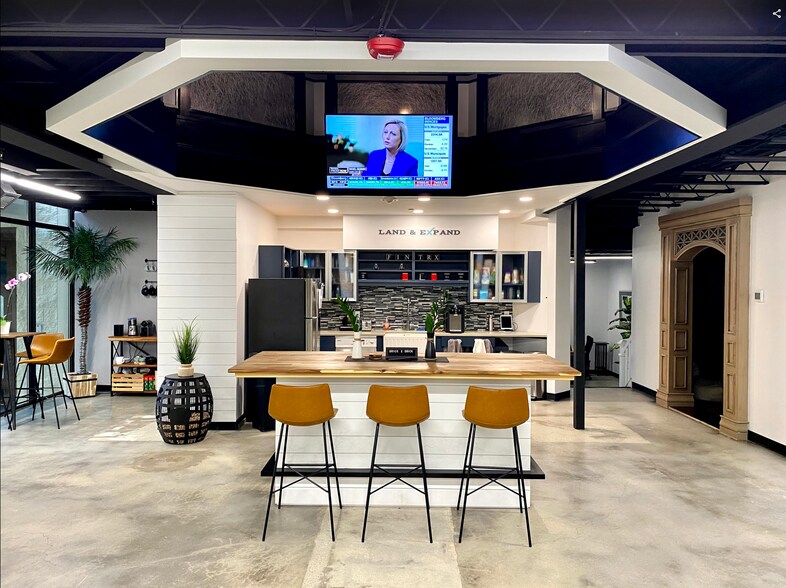 More Photos Of 40 Reservoir Park Dr, Rockland Warehouse For Lease