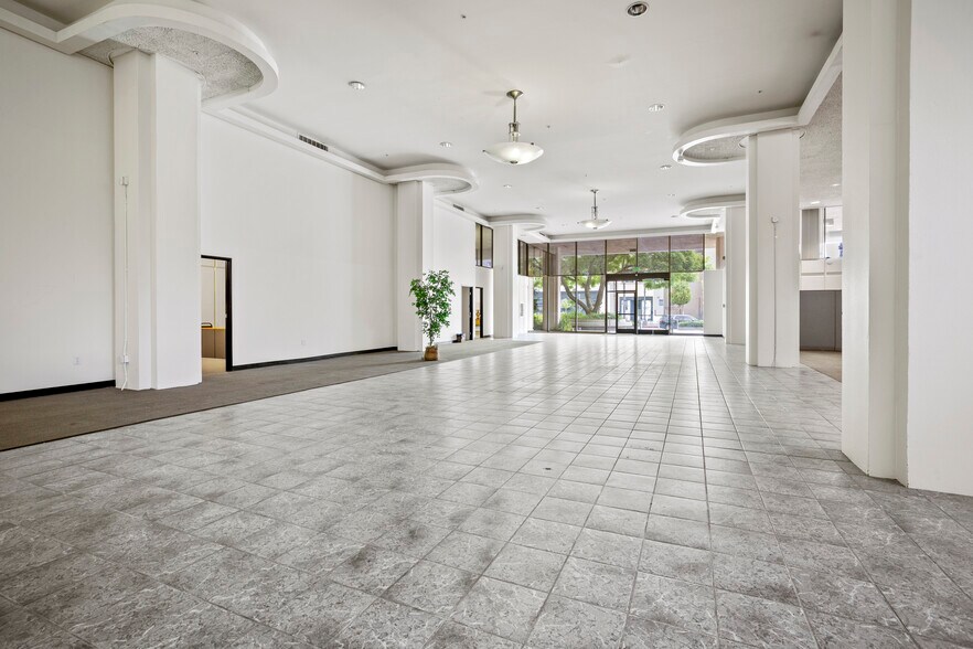 More Photos Of 301 E Colorado Blvd, Pasadena Office For Lease