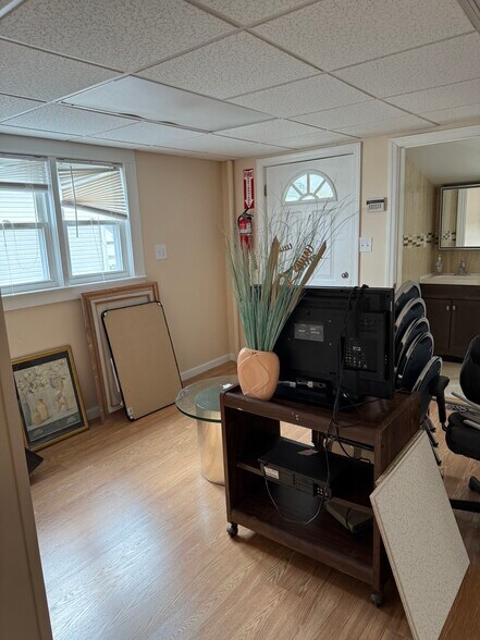 More Photos Of 90 Medford Ave, Patchogue Medical For Sale
