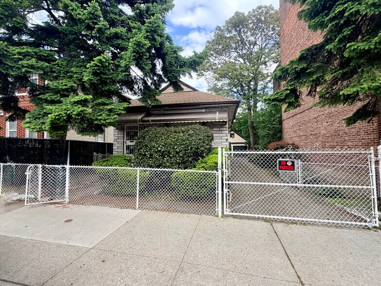 More Photos Of 81 E 43rd St, Brooklyn Land For Sale