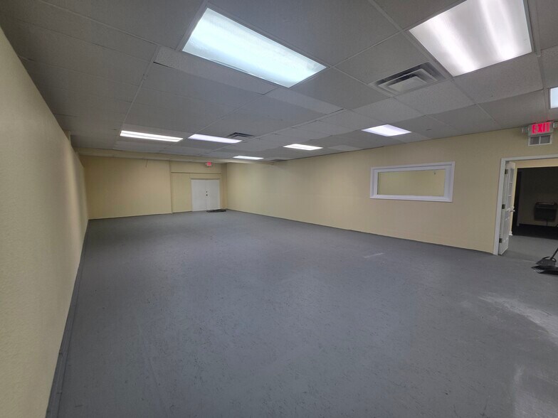 More Photos Of 6570 Caroline St, Milton Unknown For Lease