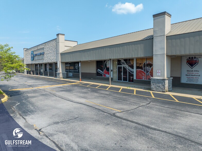 More Photos Of 650-712 Eastern Blvd, Clarksville Storefront For Lease