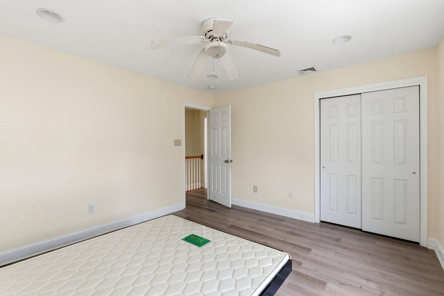 More Photos Of 2090 Blue Bell Rd, Williamstown Flex For Sale