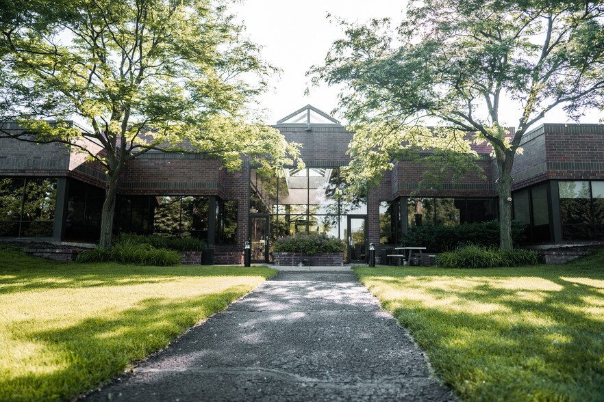 More Photos Of 12400 Portland Ave, Burnsville Office Residential For Lease