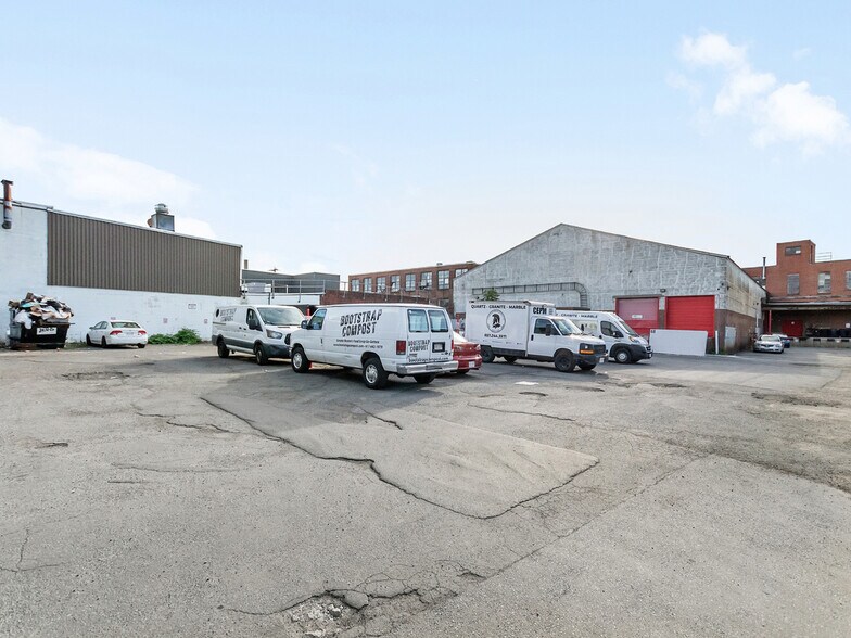 More Photos Of 165-167 Bow St, Everett Light Manufacturing For Lease