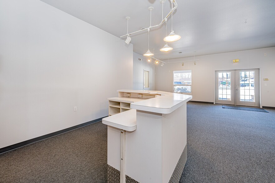 More Photos Of 35082 Kenai Spur Hwy, Soldotna Office For Sale