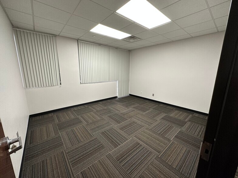 More Photos Of 3343 E Montclair St, Springfield Office For Lease