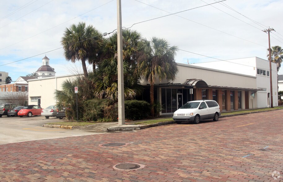 301 N Palmer St  
