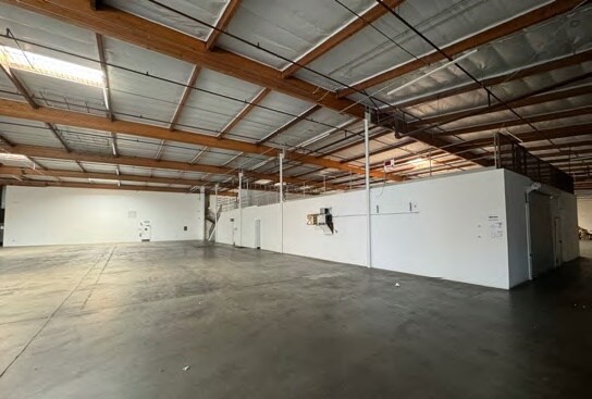 More Photos Of 956-972 Griswold Ave, San Fernando Warehouse For Lease