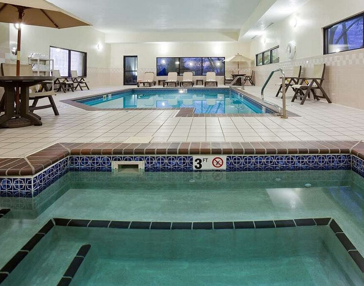 More Photos Of 101 Sodrac Dr, North Sioux City Hotel For Sale