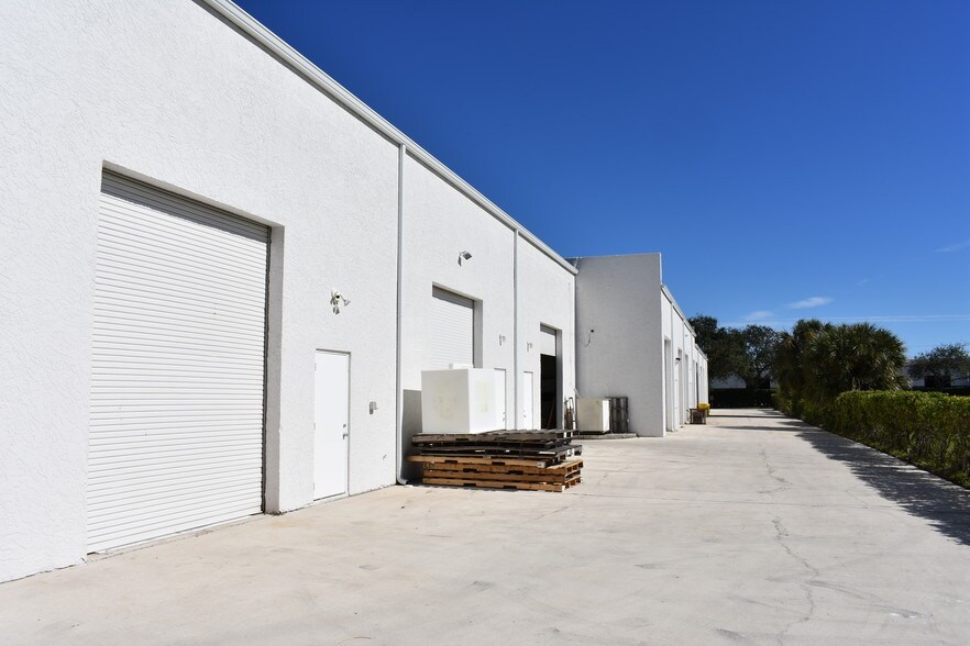 More Photos Of 3599 23rd Ave S, Lake Worth Light Distribution For Lease