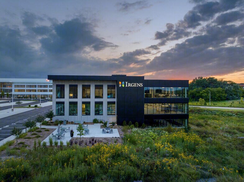 More Photos Of 1401 Discovery Pky, Milwaukee Office For Lease