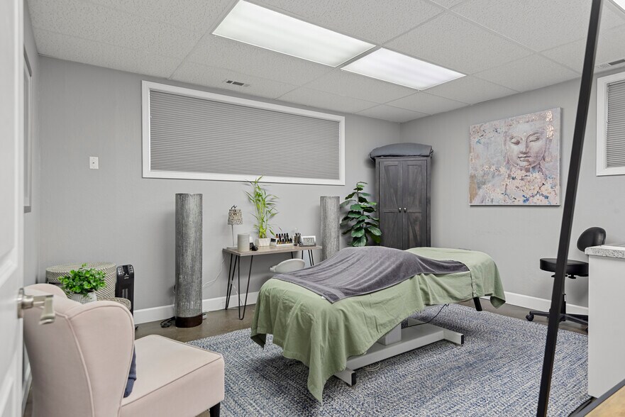 More Photos Of 2445 S 5th St, Springfield Office For Sale