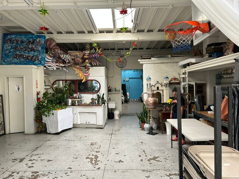 More Photos Of 1856 W Washington Blvd, Los Angeles General Retail For Sale