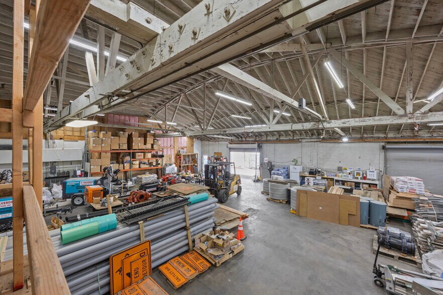 More Photos Of 2948 Colorado Ave, Santa Monica Warehouse For Lease