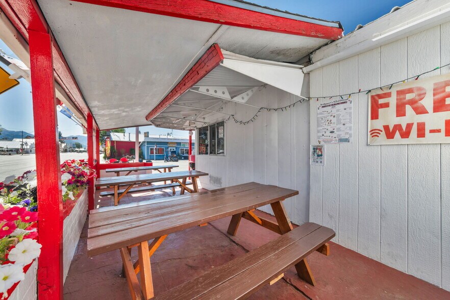 More Photos Of 198 Main St, Bridgeport Restaurant For Sale