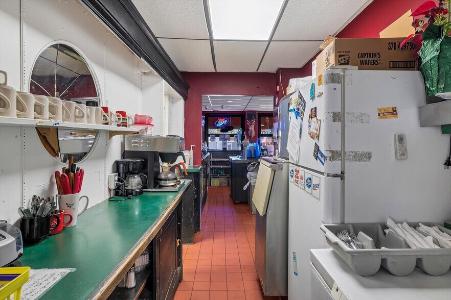 More Photos Of 108 S Old US Route 66, Hamel Restaurant For Sale