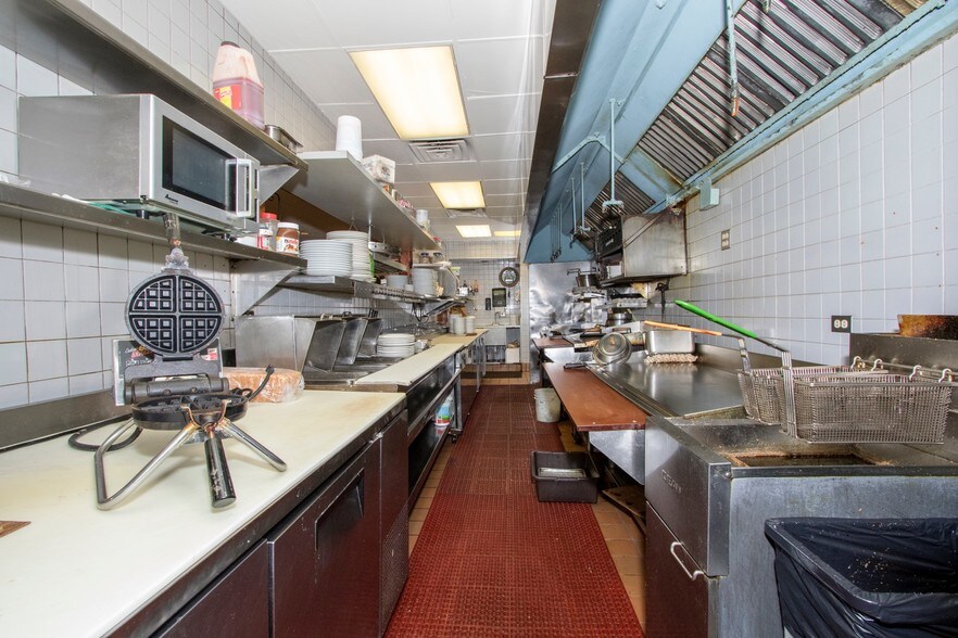 More Photos Of 300 N Northwest Hwy, Palatine Restaurant For Sale