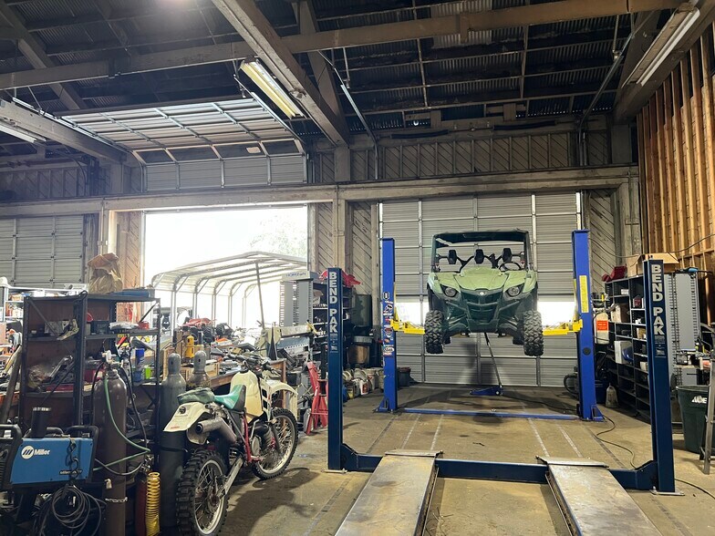More Photos Of 3990 Broadway St, Eureka Showroom For Sale