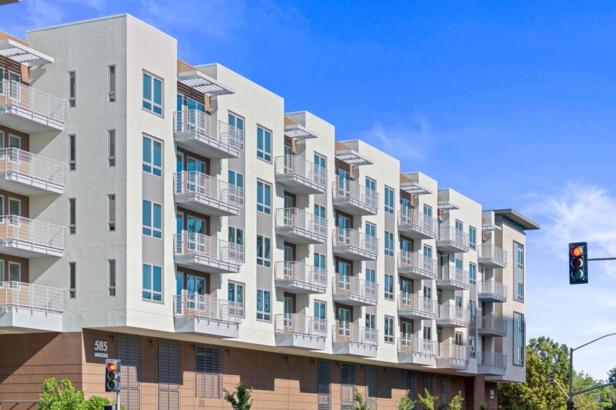 More Photos Of 585 Anton Blvd, Costa Mesa Apartments For Lease