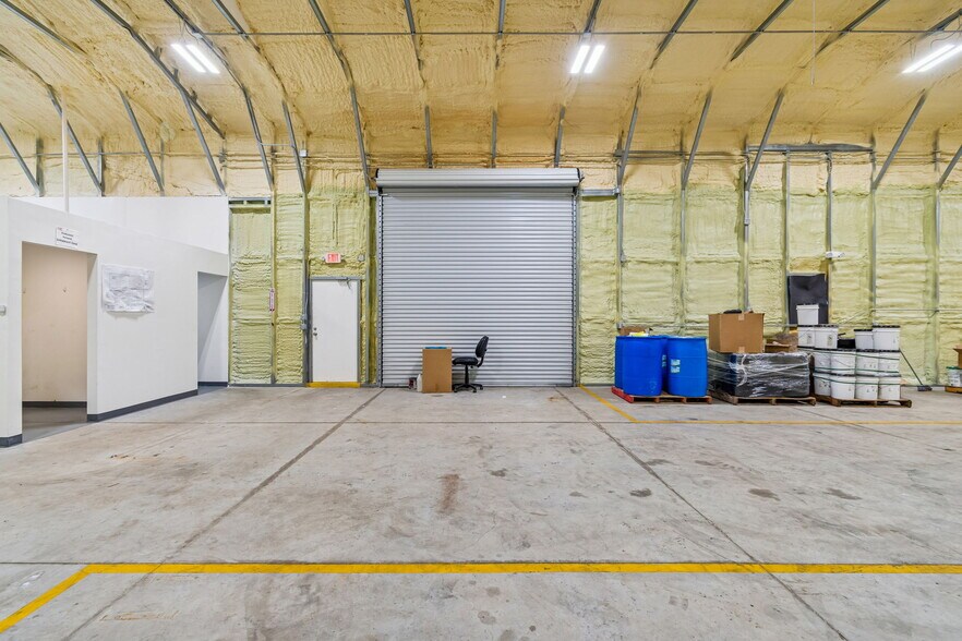 More Photos Of 2820 N 34th St, Tampa Warehouse For Lease