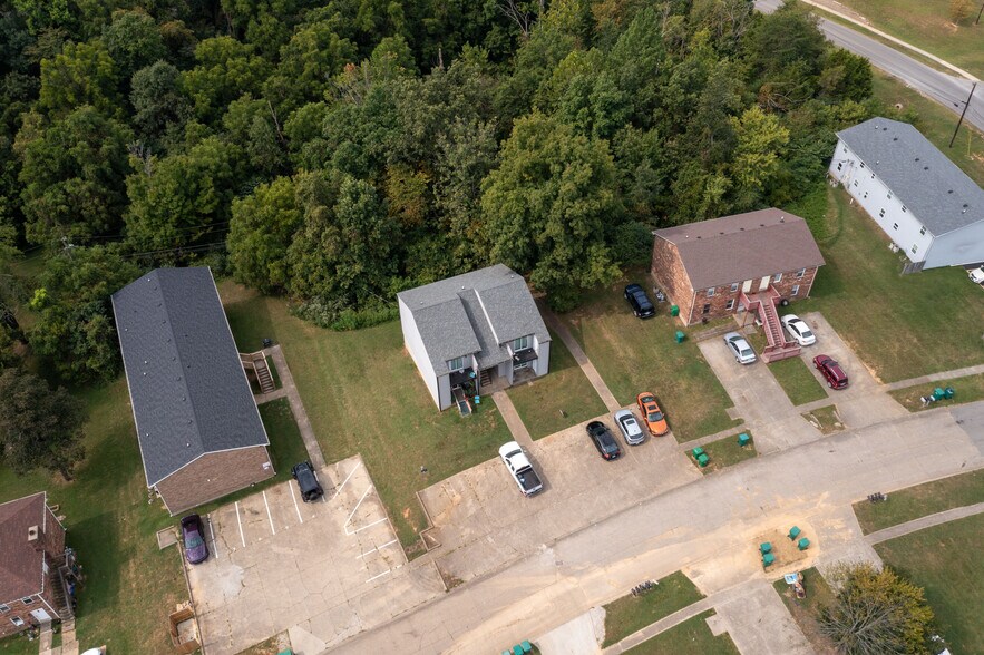 More Photos Of 412 Woodcreek Dr, Radcliff Apartments For Sale