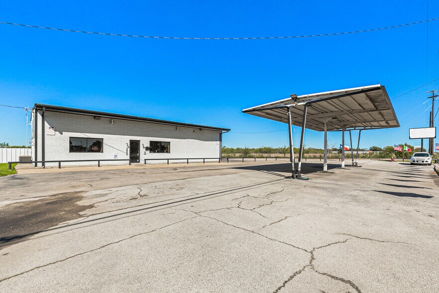 More Photos Of 3922 W US Highway 80, Terrell General Retail For Sale