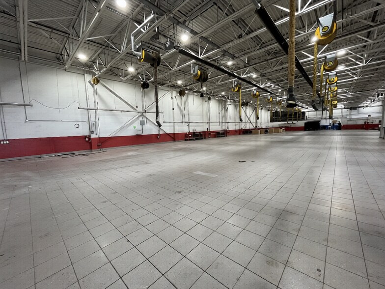 More Photos Of 4040 Rue Jean-Talon O, Montréal Flex For Lease
