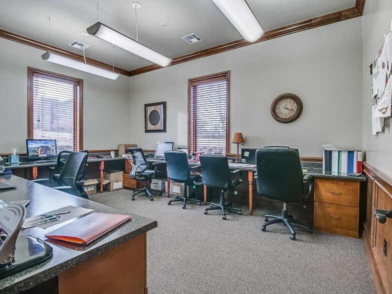 More Photos Of 1000 NW 139th Street Pky, Oklahoma City Office For Lease