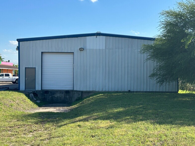 More Photos Of 3911 W University Dr, Edinburg Showroom For Lease