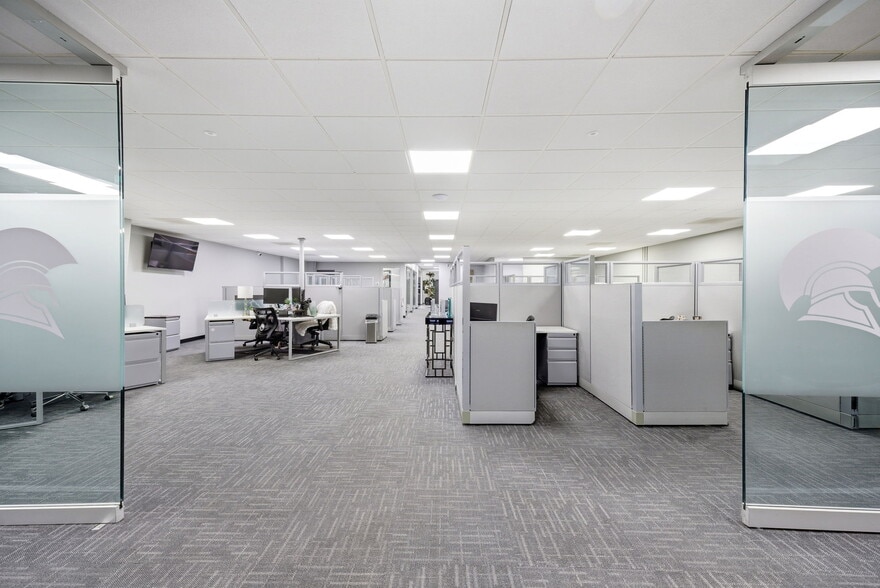 More Photos Of 326 SE Douglas St, Lees Summit Office For Sale