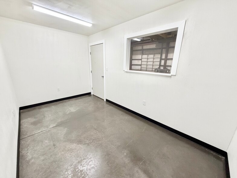 More Photos Of 1626 SE 40th St, Oklahoma City Service For Lease