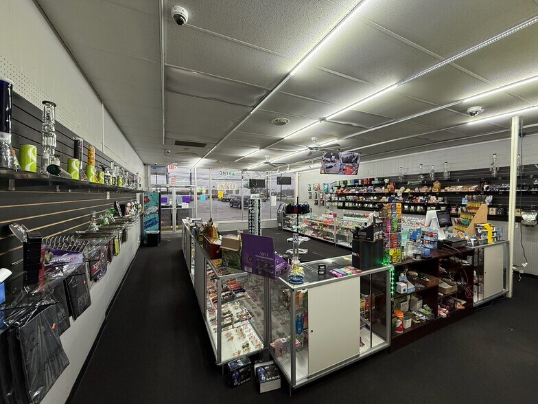 More Photos Of 1089-1097 W Locust St, Wilmington Unknown For Lease