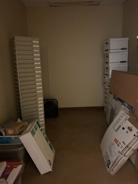 More Photos Of 1658 County Road 412, Glen Rose Warehouse For Lease