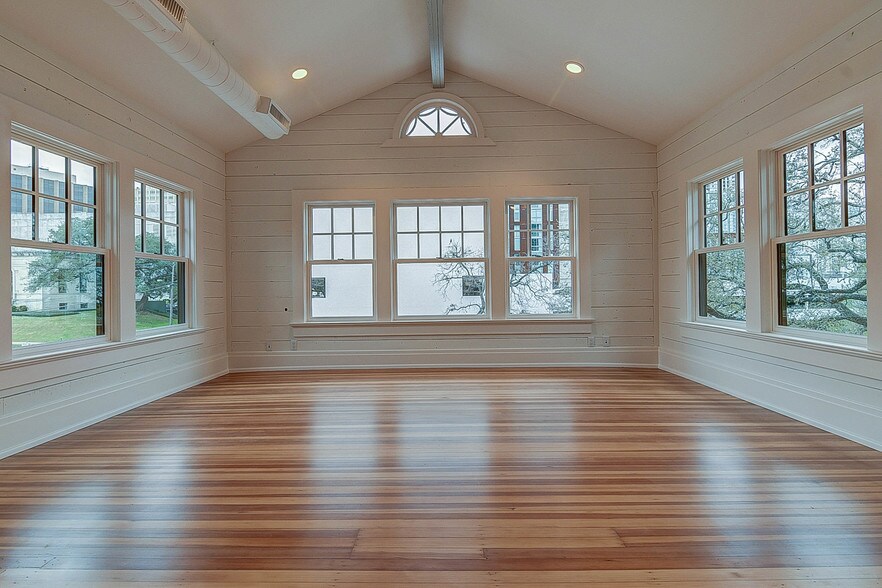 More Photos Of 904 San Antonio St, Austin Office For Lease