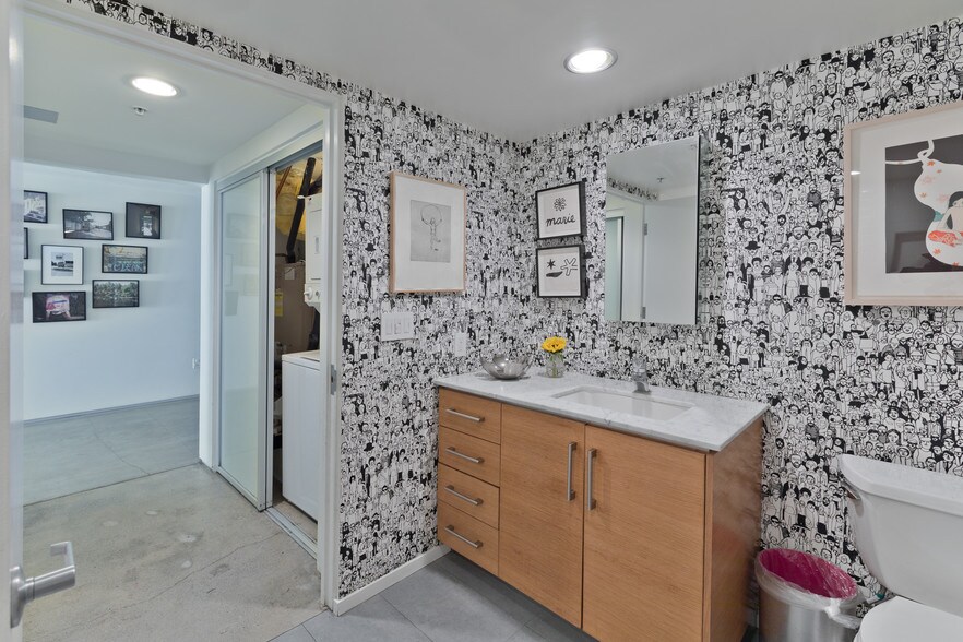 More Photos Of 2100 Abbot Kinney Blvd, Venice Office For Lease