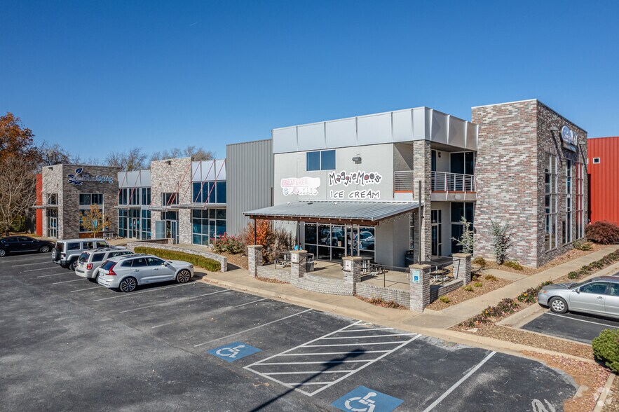 More Photos Of 3155 N College Ave, Fayetteville Storefront Retail Office For Lease